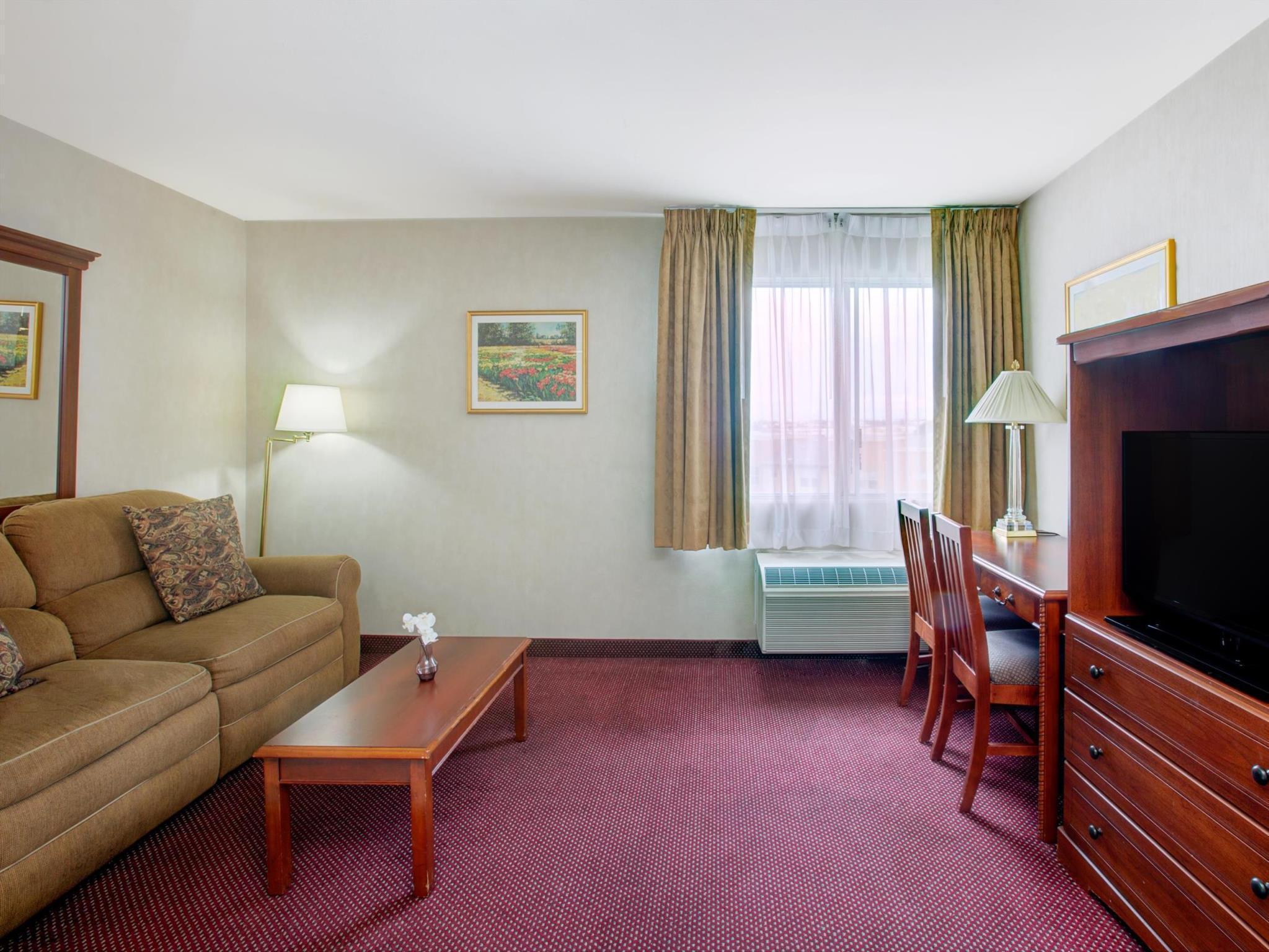 Ramada By Wyndham Hawthorne/Lax Hotell Exteriör bild