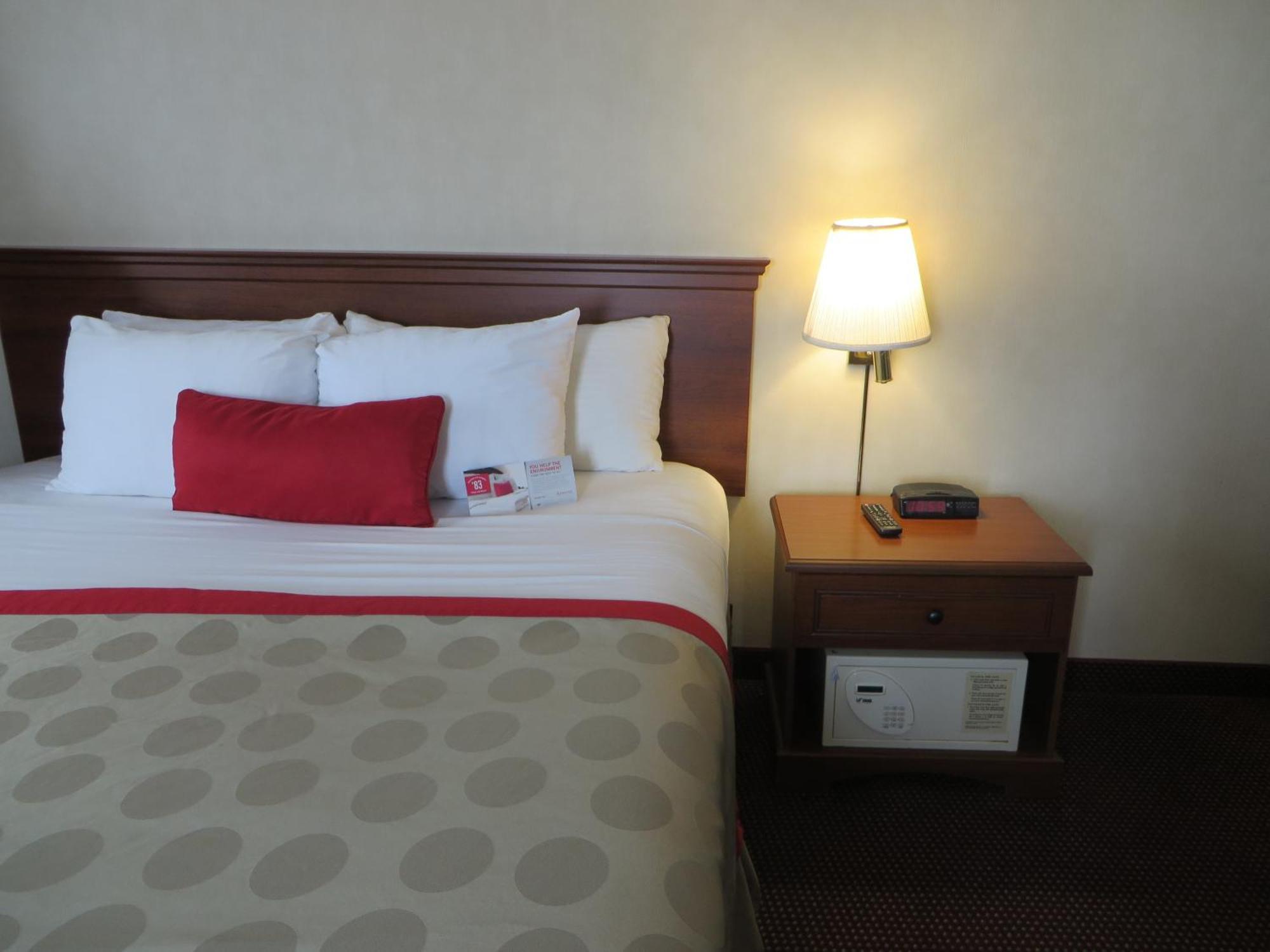 Ramada By Wyndham Hawthorne/Lax Hotell Rum bild